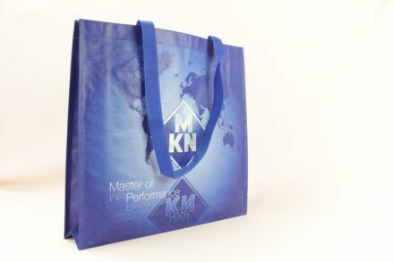 MKN - Innovatives Design: Seitlich Bedruckte PP Woven Einkaufstaschen für den Stilbewussten Einkäufer