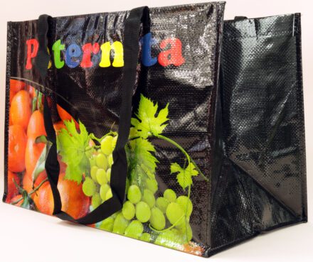 orne dabei: Paterrita Einkaufstaschen mit buntem Logo und fruchtigem Touch