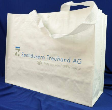 Mitglied von EXPERTsuisse: Stilvolle Weiße Einkaufstasche von Zenhäusern Treuhand AG.